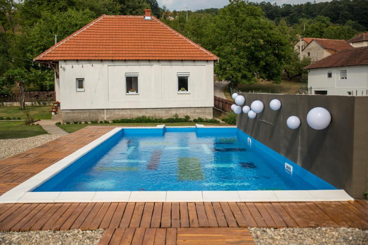 Hostal Skriveni Raj Gornji Milanovac Exterior foto