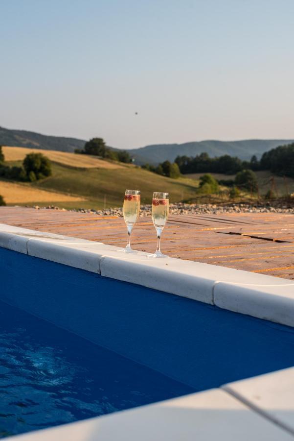 Hostal Skriveni Raj Gornji Milanovac Exterior foto
