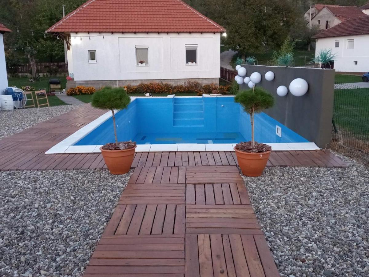 Hostal Skriveni Raj Gornji Milanovac Exterior foto