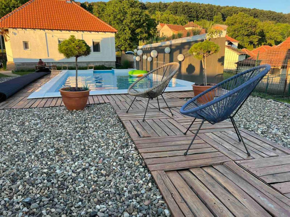 Hostal Skriveni Raj Gornji Milanovac Exterior foto