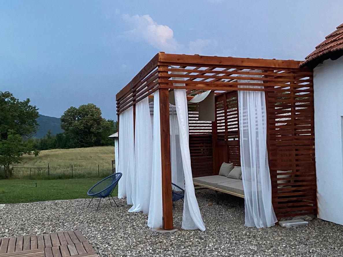 Hostal Skriveni Raj Gornji Milanovac Exterior foto