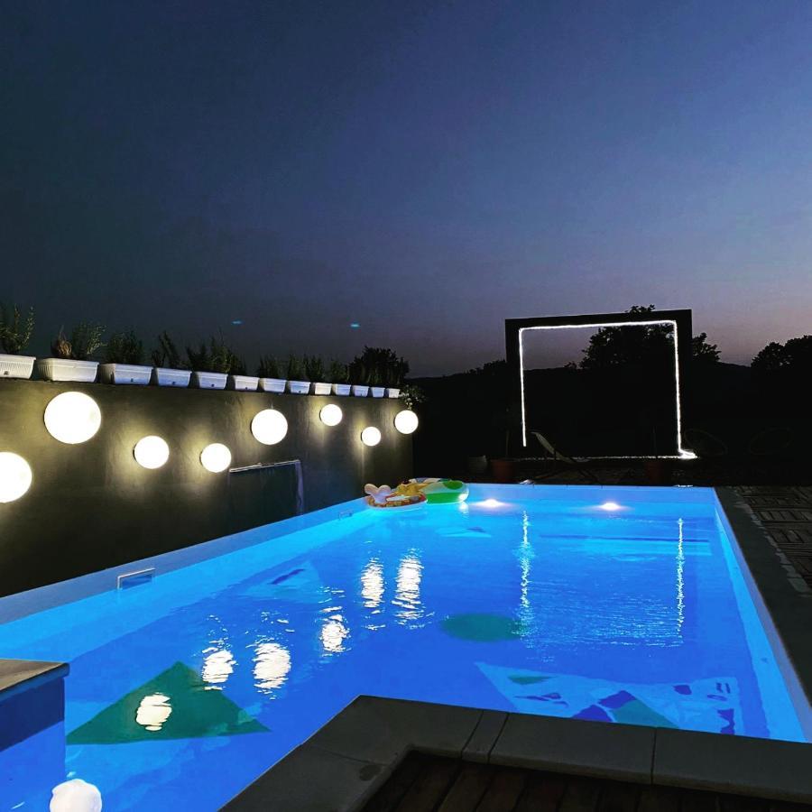 Hostal Skriveni Raj Gornji Milanovac Exterior foto